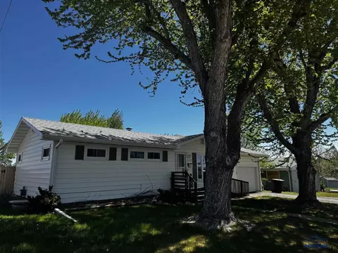 1109 Walworth St, Belle Fourche, SD 57717 photo 23