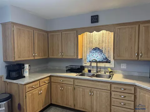 1109 Walworth St, Belle Fourche, SD 57717 photo 8