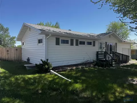 1109 Walworth St, Belle Fourche, SD 57717 photo 2