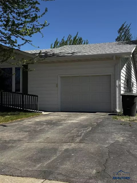 1109 Walworth St, Belle Fourche, SD 57717 photo 22