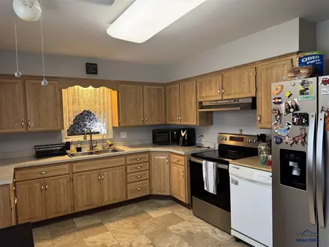 1109 Walworth St, Belle Fourche, SD 57717 photo 7