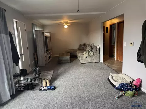 1109 Walworth St, Belle Fourche, SD 57717 photo 6
