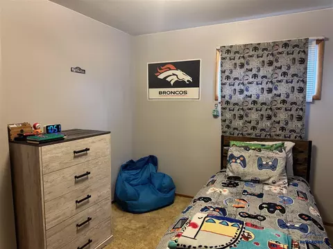 1109 Walworth St, Belle Fourche, SD 57717 photo 9