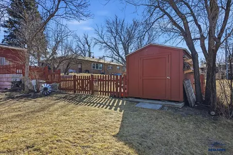 1714 8th Ave, Belle Fourche, SD 57717 photo 2