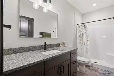 Bath - 6621 Green Mountain Ct, Spearfish, SD 57783 photo 2 of 3