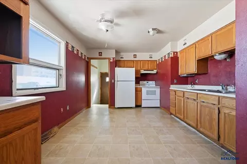 801 N Yale St, Spearfish, SD 57783 photo 5