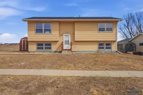 830 Ennen Dr, Rapid City, SD 57703