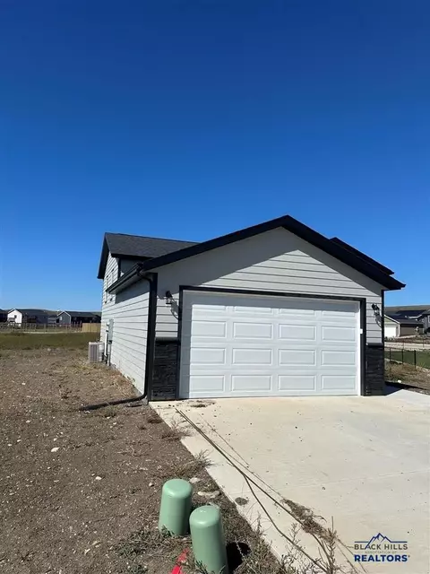 864 Bushnell Ct, Box Elder, SD 57719 photo 2
