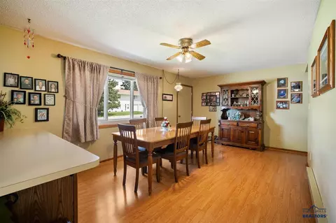 900 Summit St, Belle Fourche, SD 57717 photo 38