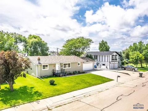 900 Summit St, Belle Fourche, SD 57717 photo 11