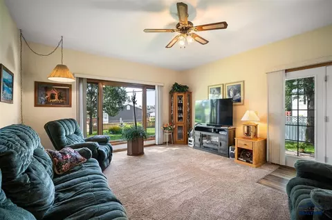 900 Summit St, Belle Fourche, SD 57717 photo 23