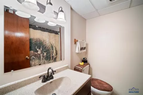 900 Summit St, Belle Fourche, SD 57717 photo 31