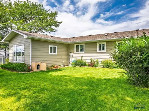 900 Summit St, Belle Fourche, SD 57717 photo 6