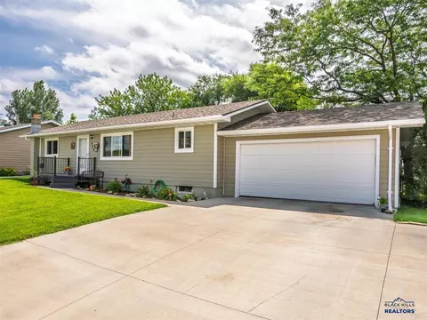 900 Summit St, Belle Fourche, SD 57717 photo 7