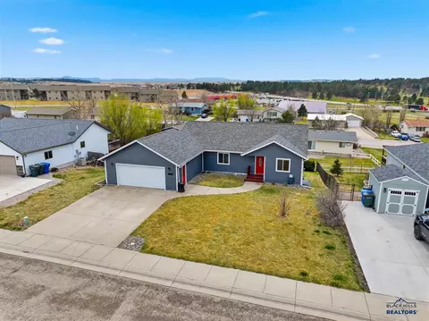 244 Juniper Ct, Belle Fourche, SD 57717 photo 3