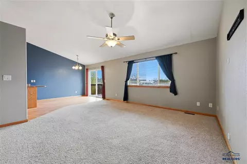 244 Juniper Ct, Belle Fourche, SD 57717 photo 9