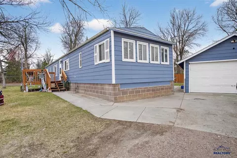 1512 Sharp Dr, Rapid City, SD 57703 photo 2