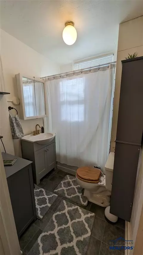 Bath - 610 Sawyer St, Lead, SD 57754 photo 3 of 3