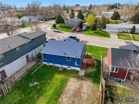 1021 Roberts St, Belle Fourche, SD 57717 photo 2