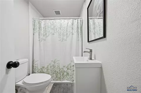 1021 Roberts St, Belle Fourche, SD 57717 photo 8