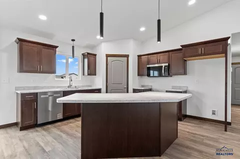 604 Bull Run Dr, Box Elder, SD 57719 photo 9