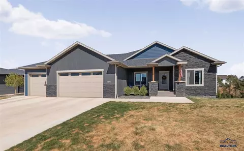 5816 Cloud Peak Dr, Rapid City, SD 57702