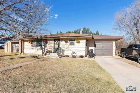 2004 Red Dale Dr, Rapid City, SD 57702