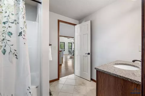 Bath - 25278 Wittrock Rd, Custer, SD 57730 photo 4 of 6