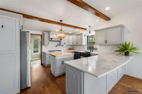 Kitchen - 25278 Wittrock Rd, Custer, SD 57730 photo 1 of 5
