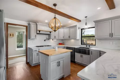 Kitchen - 25278 Wittrock Rd, Custer, SD 57730 photo 4 of 5