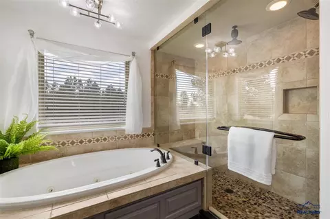 Bath - 25278 Wittrock Rd, Custer, SD 57730 photo 2 of 6