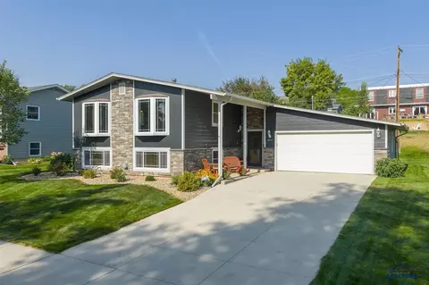 4414 Bellewood Dr, Rapid City, SD 57702