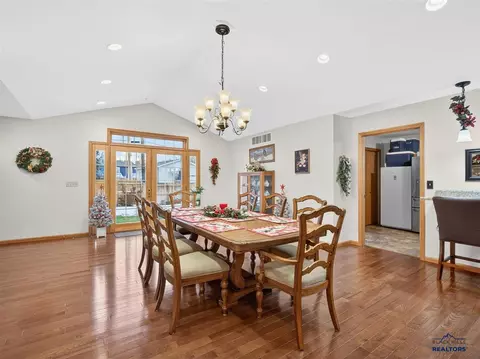 Dining - 2038 12th Ave, Belle Fourche, SD 57717 photo 2 of 2