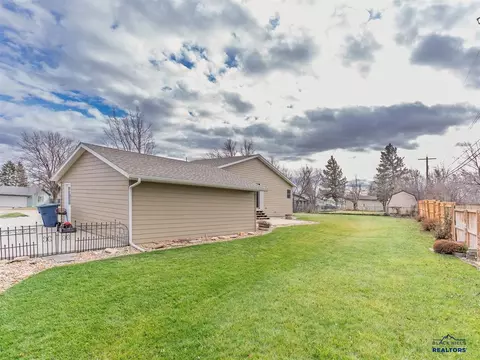 Exterior - 2038 12th Ave, Belle Fourche, SD 57717 photo 4 of 4