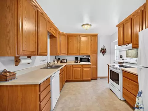 Kitchen - 2038 12th Ave, Belle Fourche, SD 57717 photo 1 of 2