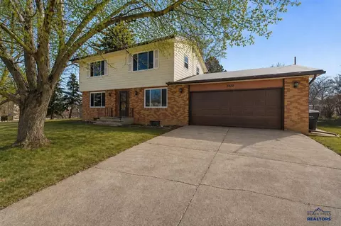 3520 Arizona St, Rapid City, SD 57701