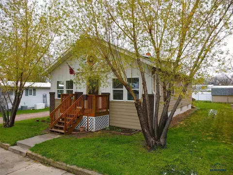808 Harding St, Belle Fourche, SD 57717 photo 2