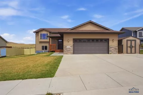 232 E Bengal Dr, Rapid City, SD 57701 photo 2