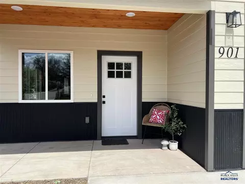 901 Butte St, Belle Fourche, SD 57717 photo 2