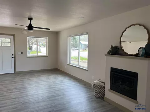 901 Butte St, Belle Fourche, SD 57717 photo 3