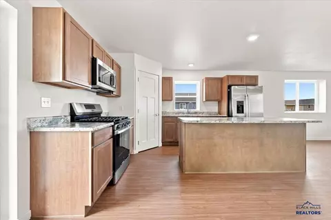 10897 Eagle Ct, Belle Fourche, SD 57717 photo 9