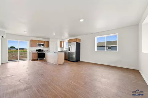 10897 Eagle Ct, Belle Fourche, SD 57717 photo 4