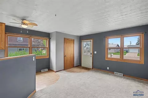 2043 10th Ave, Belle Fourche, SD 57717 photo 14