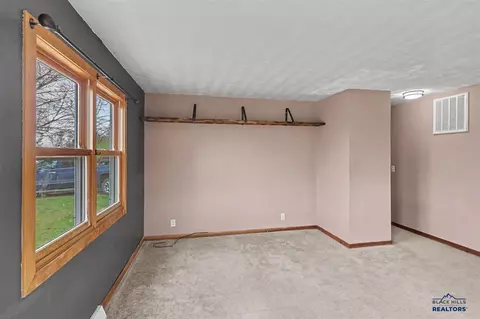 2043 10th Ave, Belle Fourche, SD 57717 photo 9
