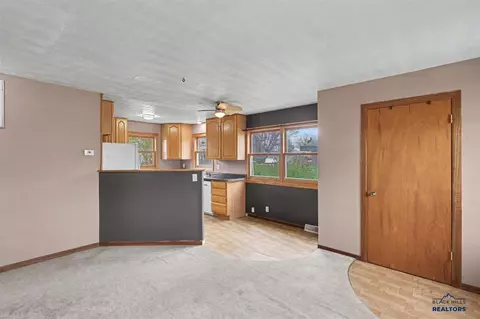 2043 10th Ave, Belle Fourche, SD 57717 photo 5