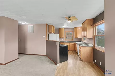 2043 10th Ave, Belle Fourche, SD 57717 photo 11