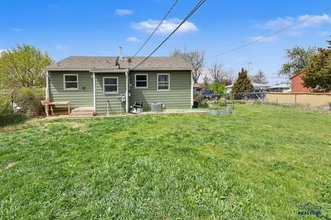 2043 10th Ave, Belle Fourche, SD 57717 photo 4