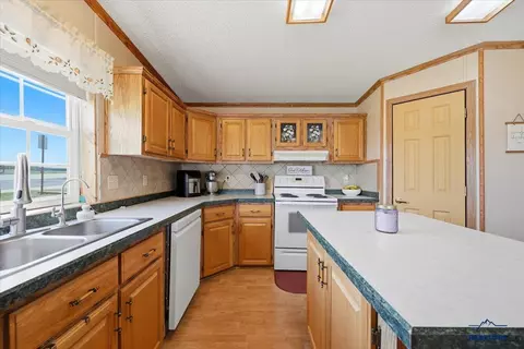 703 Ziebach St, Belle Fourche, SD 57717 photo 6