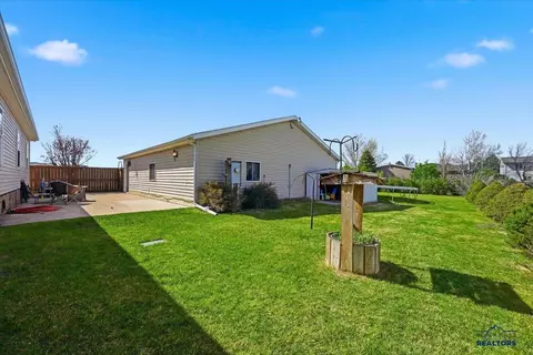703 Ziebach St, Belle Fourche, SD 57717 photo 3