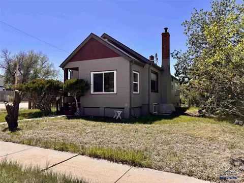 Exterior - 310 7th Ave, Edgemont, SD 57735 photo 5 of 11